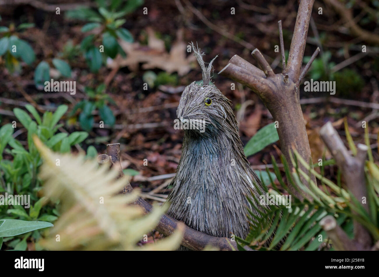 Bird Ornament Garden High Resolution Stock Photography And Images Alamy