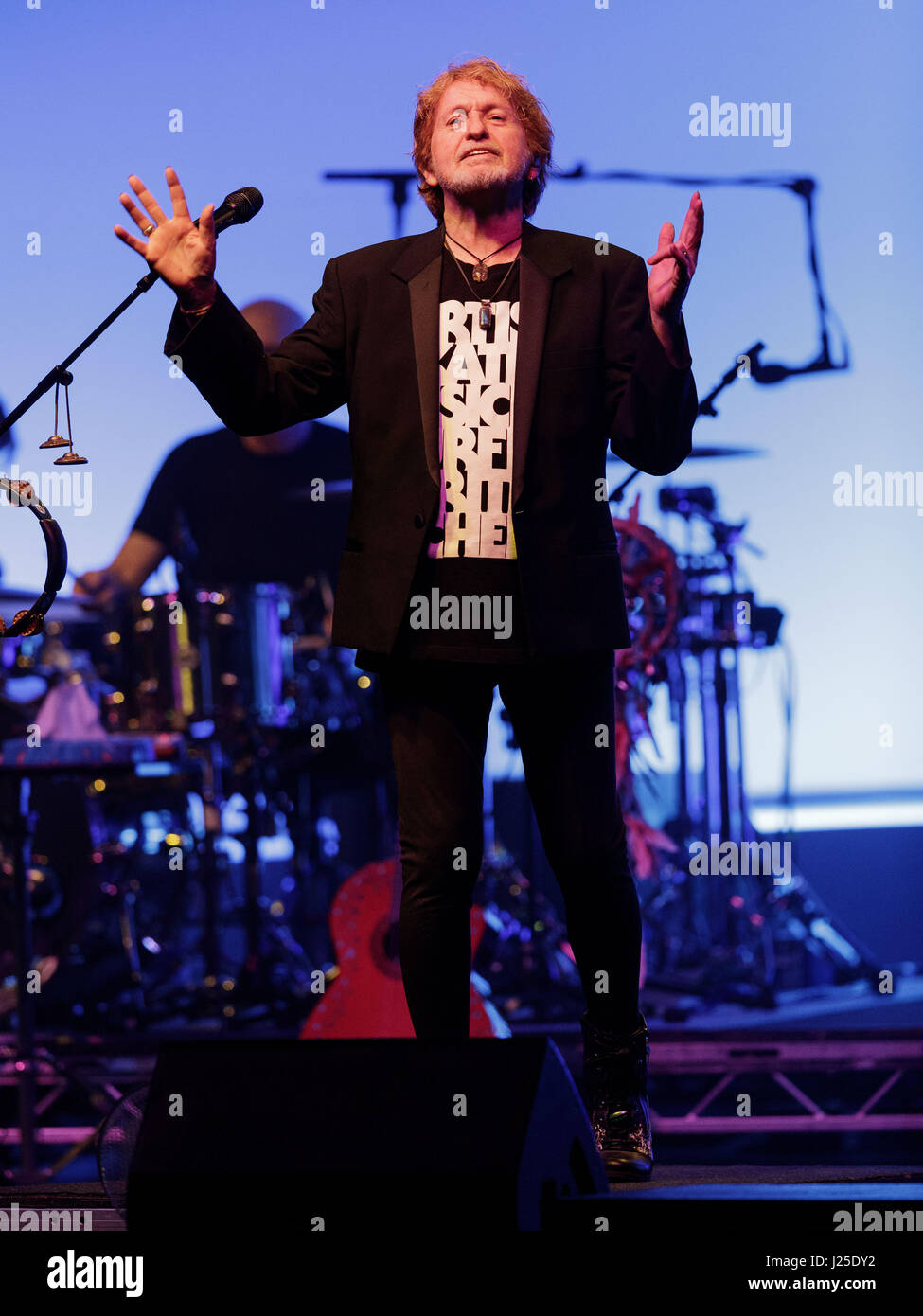 Yes feat Anderson, Rabin & Wakeman (ARW) perform live at the Edinburgh Usher Hall Featuring: Jon Anderson (ARW) Where: Edinburgh, United Kingdom When: 22 Mar 2017 Stock Photo