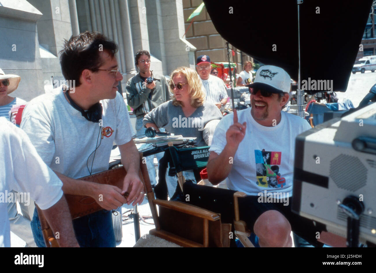 Der Regisseur Brian Levant bei den Dreharbeiten zu 'Jingle All The Way', 1996. Stock Photo