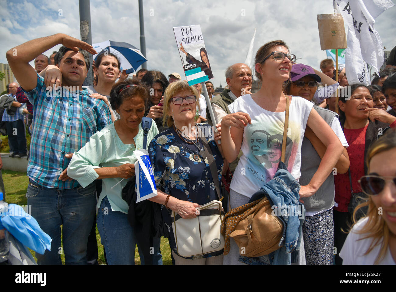 Buenos Aires, Argentina. 31 Oct, 2016. People gather near the Comodoro Py courthouse in Buenos Aires during ex-president of Argentina Cristina Fernandez de Kirchner's evidence in connection with investigation of corruption. Stock Photo