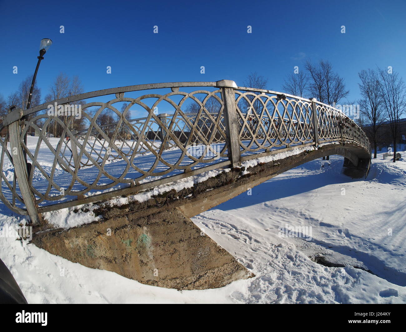 bridge in the park. winter Stock Photo - Alamy