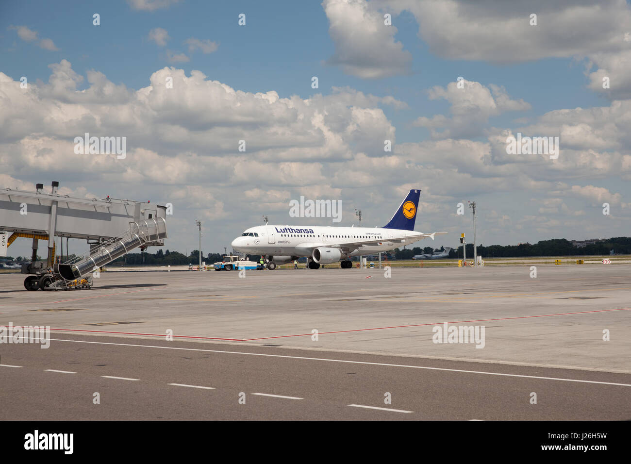 Boryspil, Ukraine - July 5, 2014. Lufthansa Airbus A319 preparing for the next flight Stock Photo
