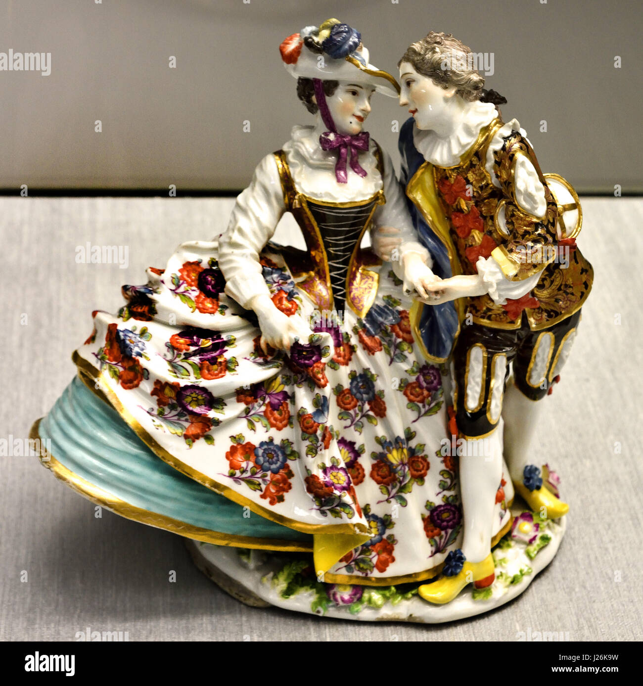 Liebespaar mit Vogelbauer - Loving couple with birdcage 1737-1740, by Johann Joachim Kändler ,1706 – 1775) was the most important modeller of the Meissen porcelain manufactory. Germany Stock Photo