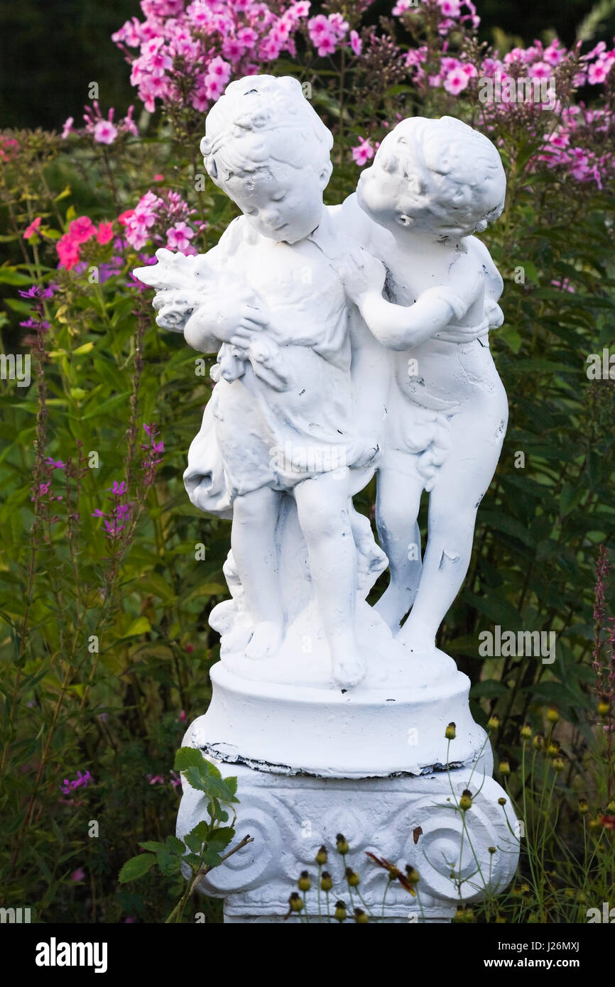 Boy and girl statue hires stock photography and images Alamy
