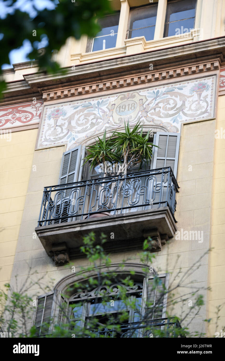 Facade of a house in Barcelona, Spain Stock Photo Alamy