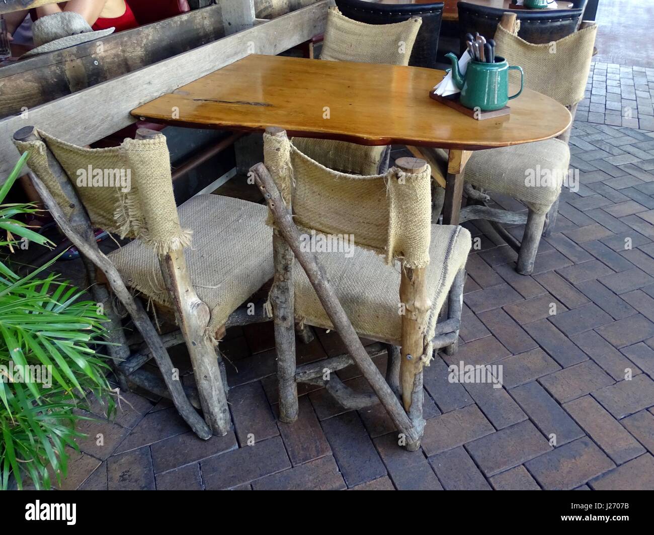 Pavement table chairs hi-res stock photography and images - Alamy