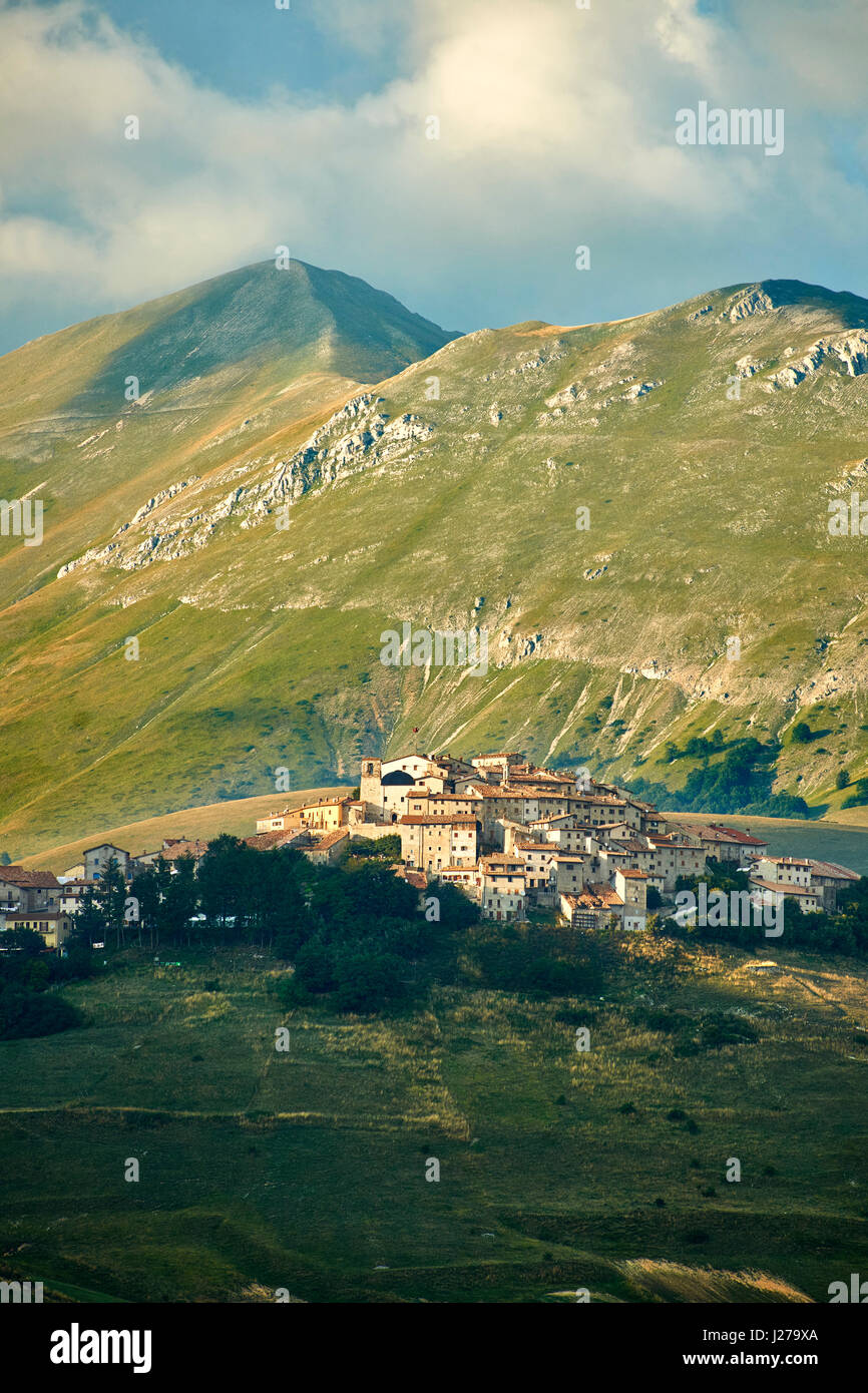 The hill town  of Castelluccio di Norcia, Parco Nazionale dei Monti Sibillini ,  Apennine Mountains,  Umbria, Italy. Stock Photo