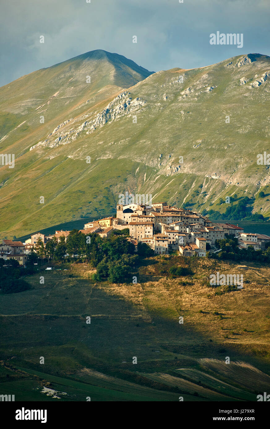 The hill town  of Castelluccio di Norcia, Parco Nazionale dei Monti Sibillini ,  Apennine Mountains,  Umbria, Italy. Stock Photo