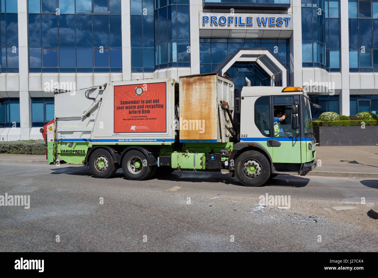 Dustbin lorry hires stock photography and images Alamy