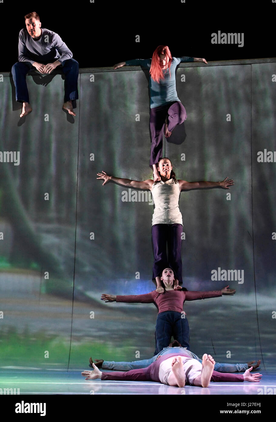 Motionhouse dance theatre hires stock photography and images Alamy