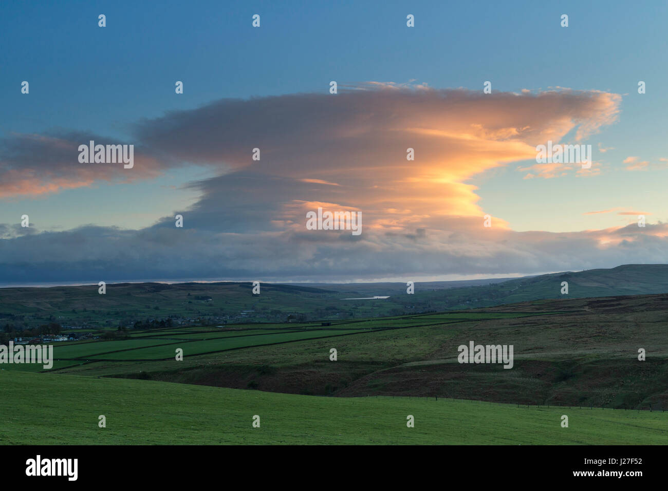 Teesdale, County Durham, UK. 25th Apr, 2017. UK Weather. After a cold day of heavy rain, hail and snow showers the setting sun illuminates towering cumulonimbus clouds above the North Pennines. Credit: David Forster/Alamy Live News Stock Photo