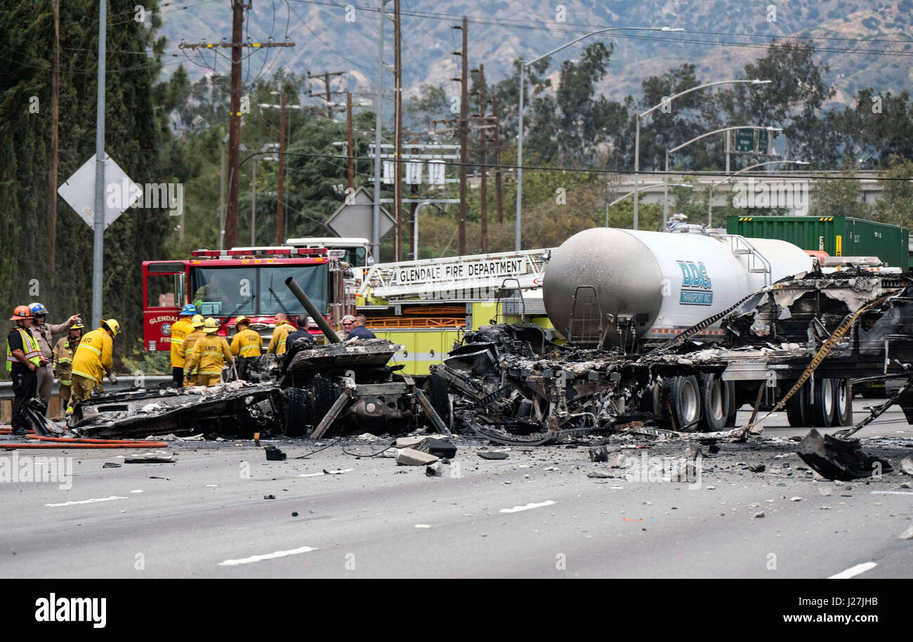 Los Angeles, USA. 25th Apr, 2017. Firefighters work at the scene after a multi-vehicle crashed on a freeway near the Griffith Park in Los Angeles, the United States, April 25, 2017. A fiery crash involving two big rigs and multiple passenger vehicles left one person dead and nine others injured, and forced the closure of the Golden State (5) Freeway in both directions Credit: Zhao Hanrong/Xinhua/Alamy Live News Stock Photo