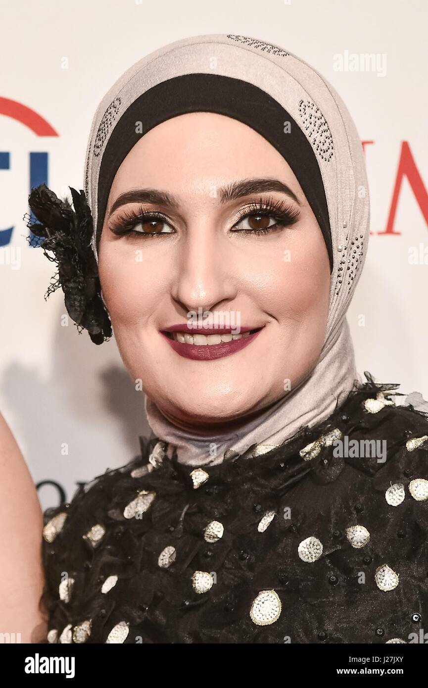 New York, NY, USA. 25th Apr, 2017. Linda Sarsour at arrivals for TIME 100 Gala Dinner 2017, Jazz at Lincoln Center's Frederick P. Rose Hall, New York, NY April 25, 2017. Credit: Steven Ferdman/Everett Collection/Alamy Live News Stock Photo
