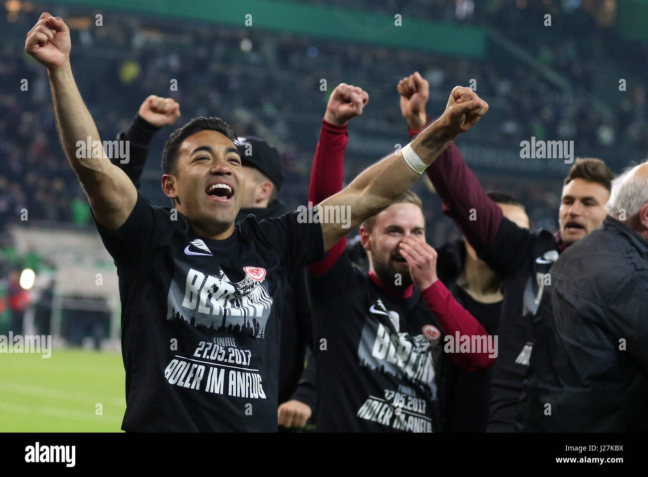 Moenchengladbach, Germany. 25th Apr, 2017. Frankfurt's Marco Fabian (l) and the team celebrate the victory after the penalty shootout at the DFB Cup semi-final match between Borussia Moenchengladbach and Eintracht Frankfurt in the Borussia Park stadium in Moenchengladbach, Germany, 25 April 2017. Photo: Ina Fassbender/dpa/Alamy Live News Stock Photo