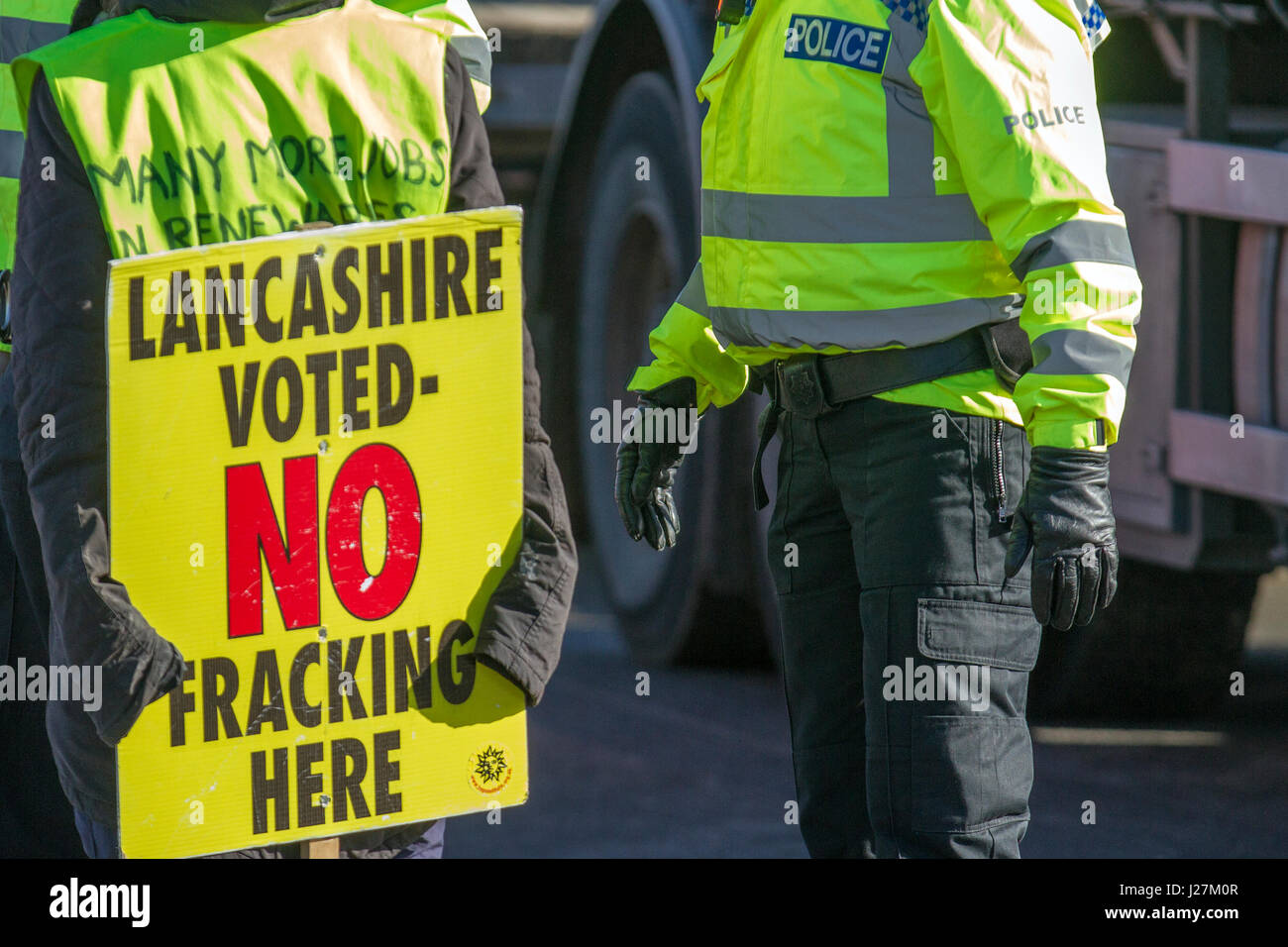 Westby-By-Plumpton, Blackpool, UK. 26th Apr, 2017. Fracking the Fylde ...