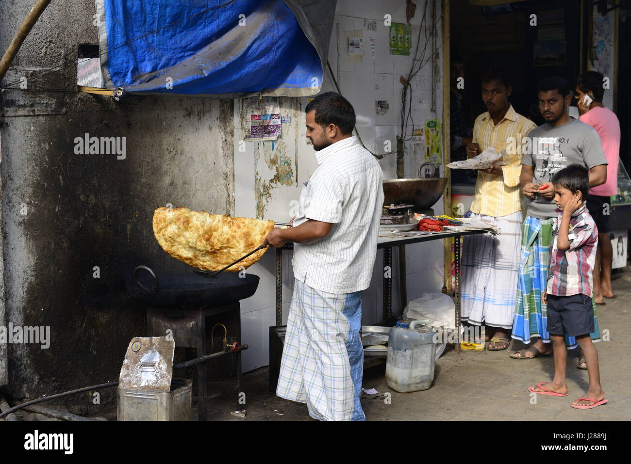 Mumbai street food hi-res stock photography and images - Alamy
