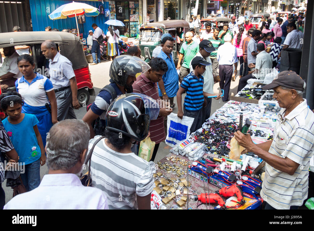 Busy street scene in the Pettah District, Colombo, Sri Lanka Stock ...