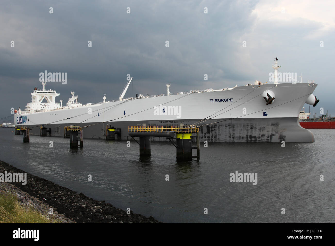 Supertanker TI EUROPE of Belgian Euronav in Rotterdam. The TI class of  supertankers are currently the four largest ships in the world Stock Photo  - Alamy