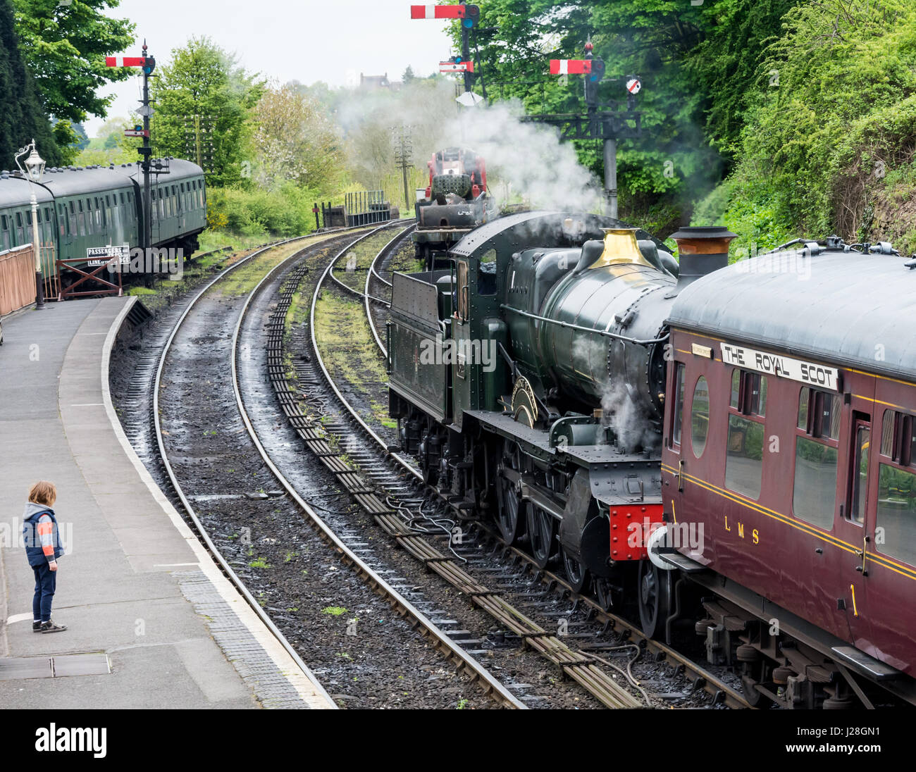 Young child watches steam train at Bridgnorth Railway station. Severn Valley Railway. Stock Photo