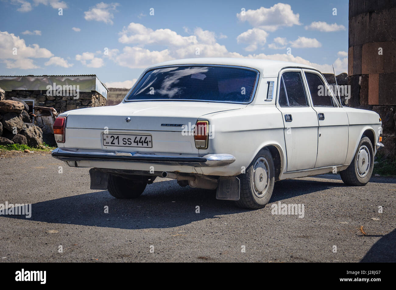 armenia-aragatsotn-province-ohanavan-the-classic-car-model-volga
