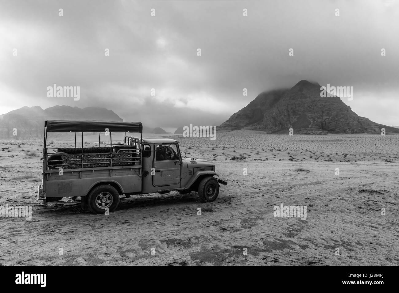 Jordan, Aqaba Gouvernement, Wadi Rum, a desert high plateau in South Jordan. UNESCO World Natural Heritage. Location of the film 'Lawrence of Arabia' Stock Photo