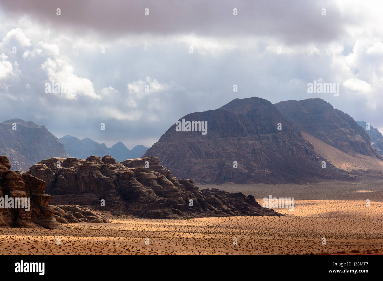 Jordan, Aqaba Gouvernement, Wadi Rum, a desert high plateau in South Jordan. UNESCO World Natural Heritage. Location of the film 'Lawrence of Arabia' Stock Photo