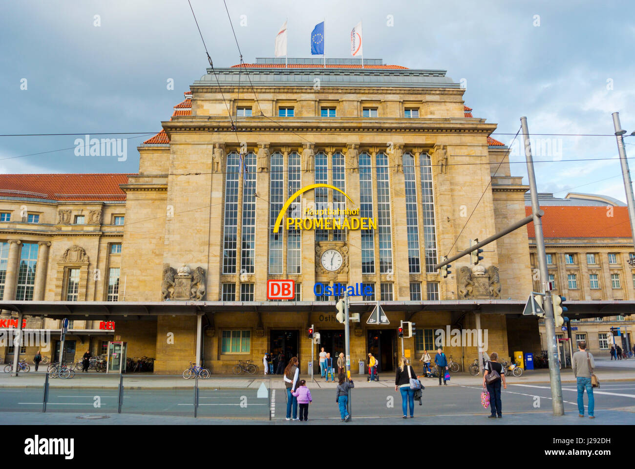 Exterior view of leipzig main train station hi-res stock photography ...