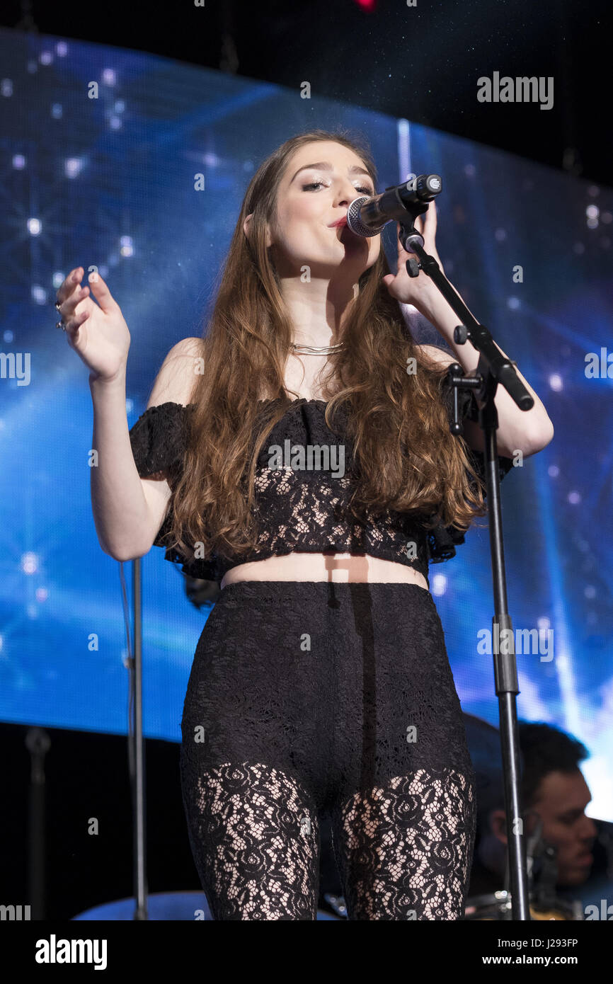 English singer Birdy performing live at the 'La noche de Cadena 100