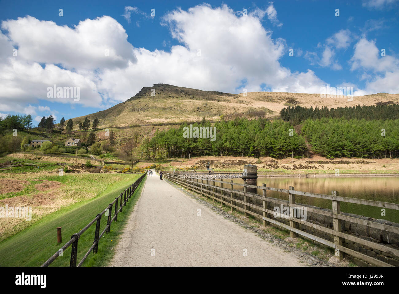 Path across the dam between Dove Stones and Yemoan Hey reservoirs, Greenfield, Greater Manchester. Aldermans hill above. Stock Photo