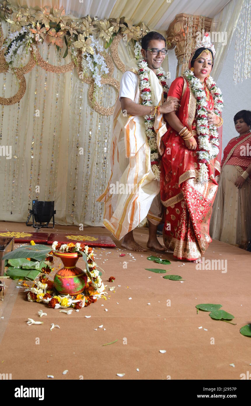 Bengali bride and groom in a marriage occasion Stock Photo - Alamy