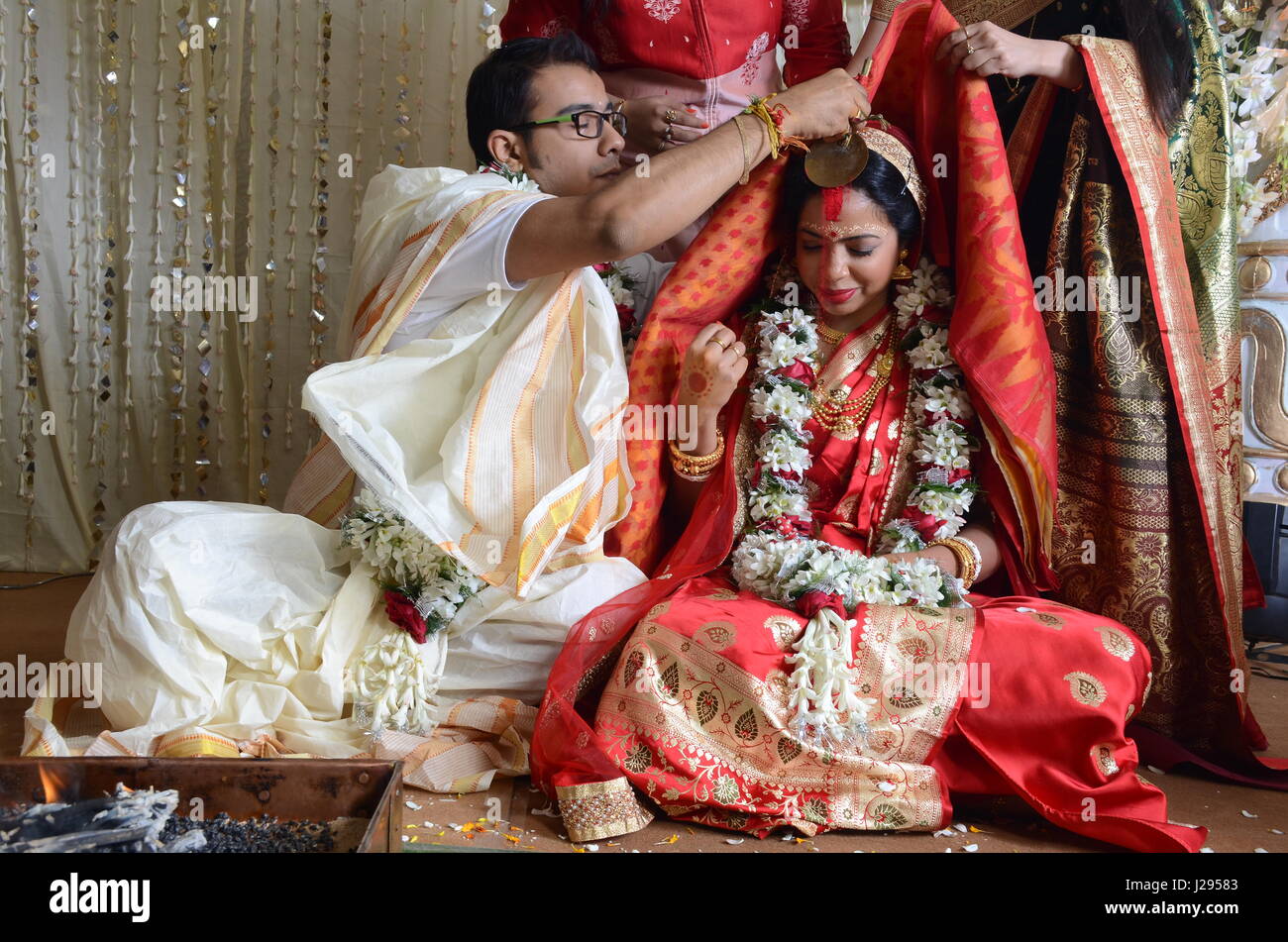 Bengali bride groom hi-res stock photography and images - Alamy