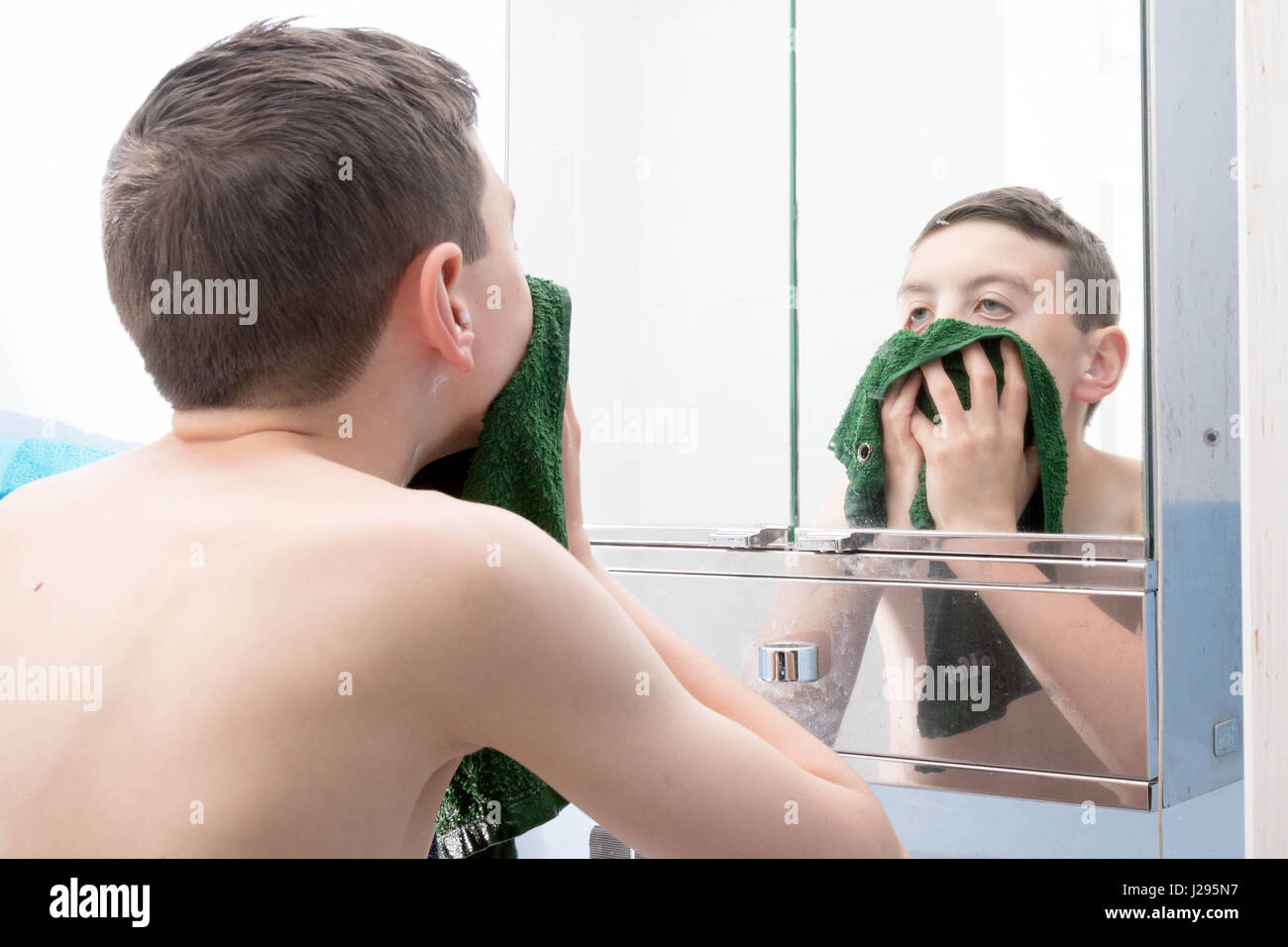 Teen washing up hires stock photography and images Alamy
