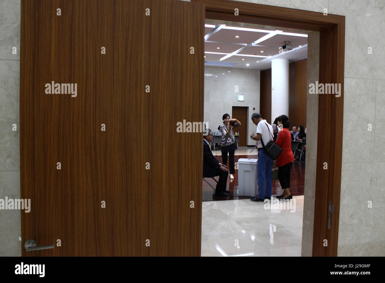 Jakarta, Indonesia. 26th April, 2017. South Koreans in Indonesia give