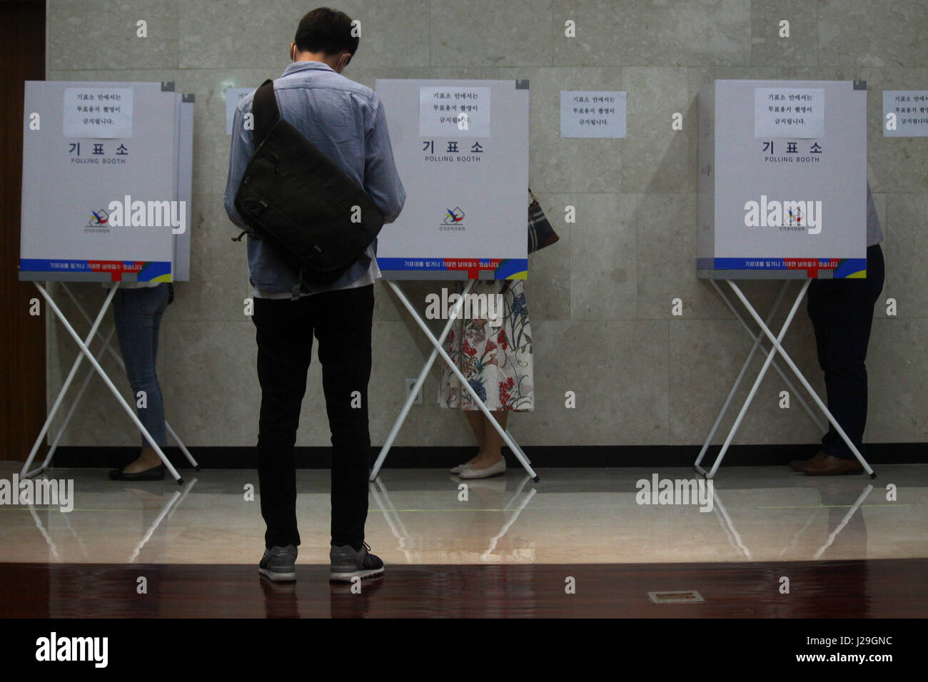 Jakarta, Indonesia. 26th April, 2017. South Koreans in Indonesia give