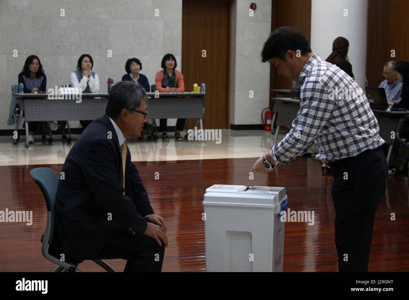 Jakarta, Indonesia. 26th April, 2017. South Koreans in Indonesia give