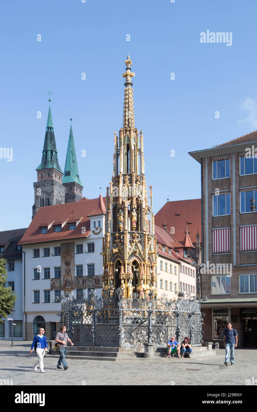 Germany, Bavaria, Nuremberg, Schoner Brunnen ("beautiful fountain") golden tower Stock Photo Alamy