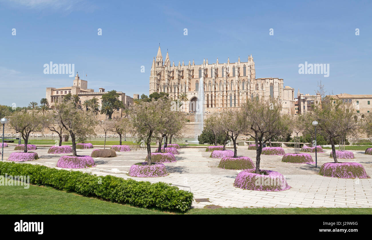 Palau de l´Almudaina and La Seu Cathedral in Palma de Majorca seen from Parc de la Mar, Spain Stock Photo