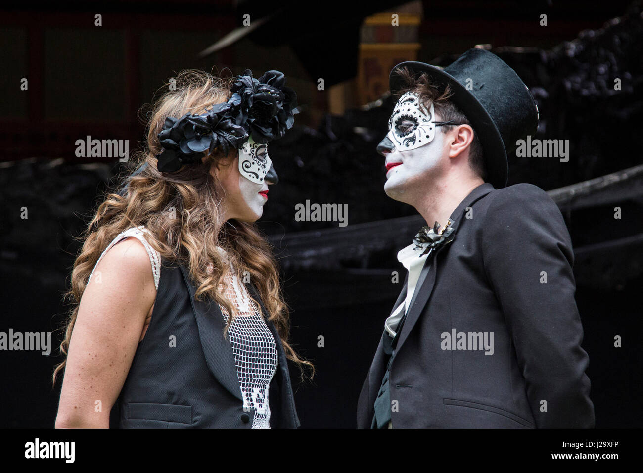 London, UK. 26 April 2017. Kirsty Bushell (Juliet), Edward Hogg (Romeo). Photocall for the Shakespearen tragedy Romeo and Juliet at the Globe Theatre. The play is directed by Daniel Kramer starring Kirsty Bushell as Julia and Edward Hogg as Romeo. It runs from 22 April to 9 July 2017. Stock Photo