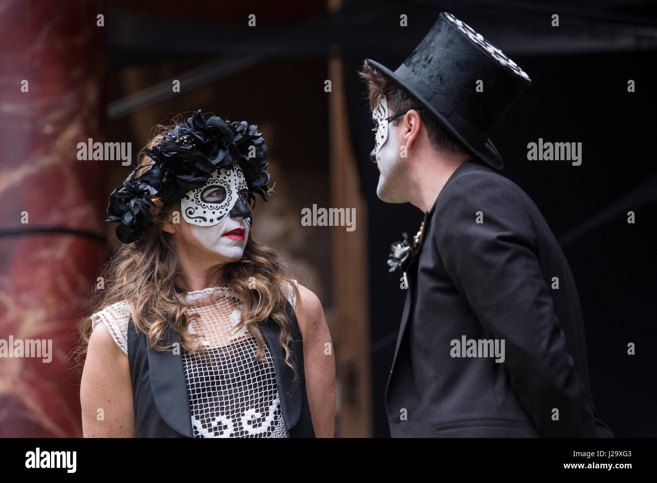 London, UK. 26 April 2017. Kirsty Bushell (Juliet), Edward Hogg (Romeo). Photocall for the Shakespearen tragedy Romeo and Juliet at the Globe Theatre. The play is directed by Daniel Kramer starring Kirsty Bushell as Julia and Edward Hogg as Romeo. It runs from 22 April to 9 July 2017. Stock Photo