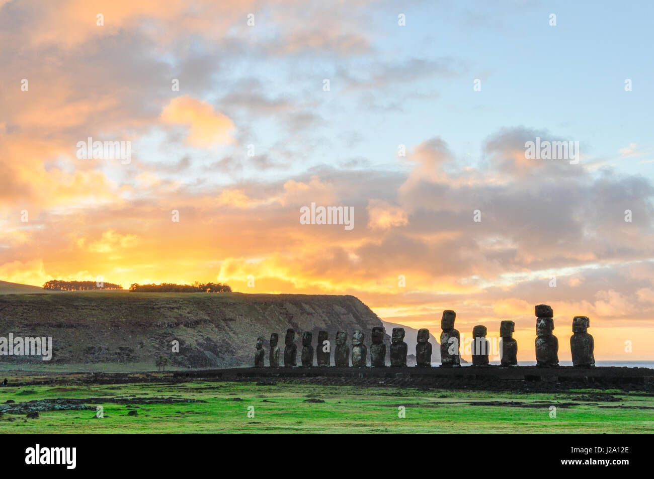 HDR Photo of the sunrise at the Ahu Tongariki moai site on the coast of Easter Island, Chile Stock Photo