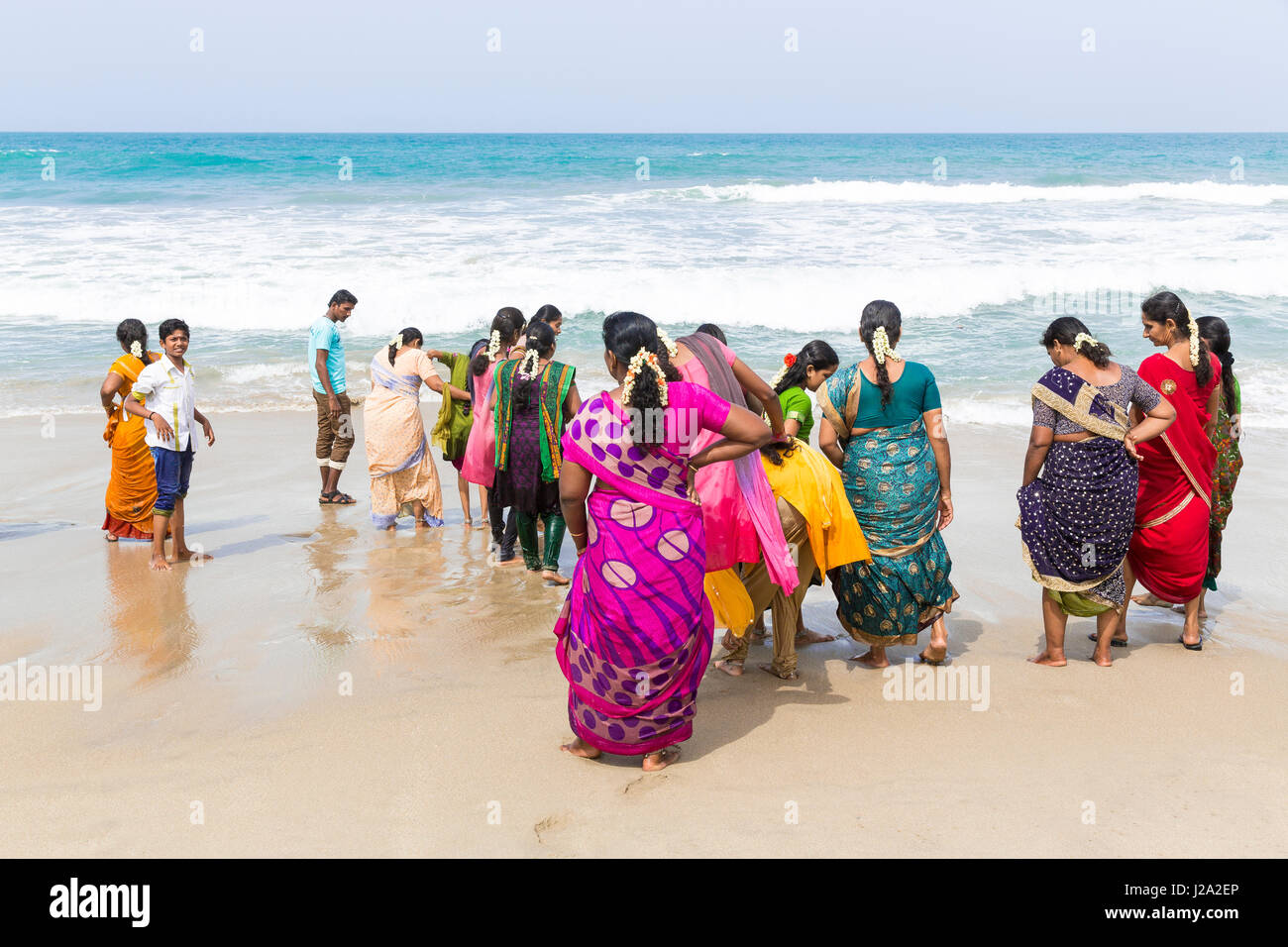 Tamil festival family hi-res stock photography and images - Alamy
