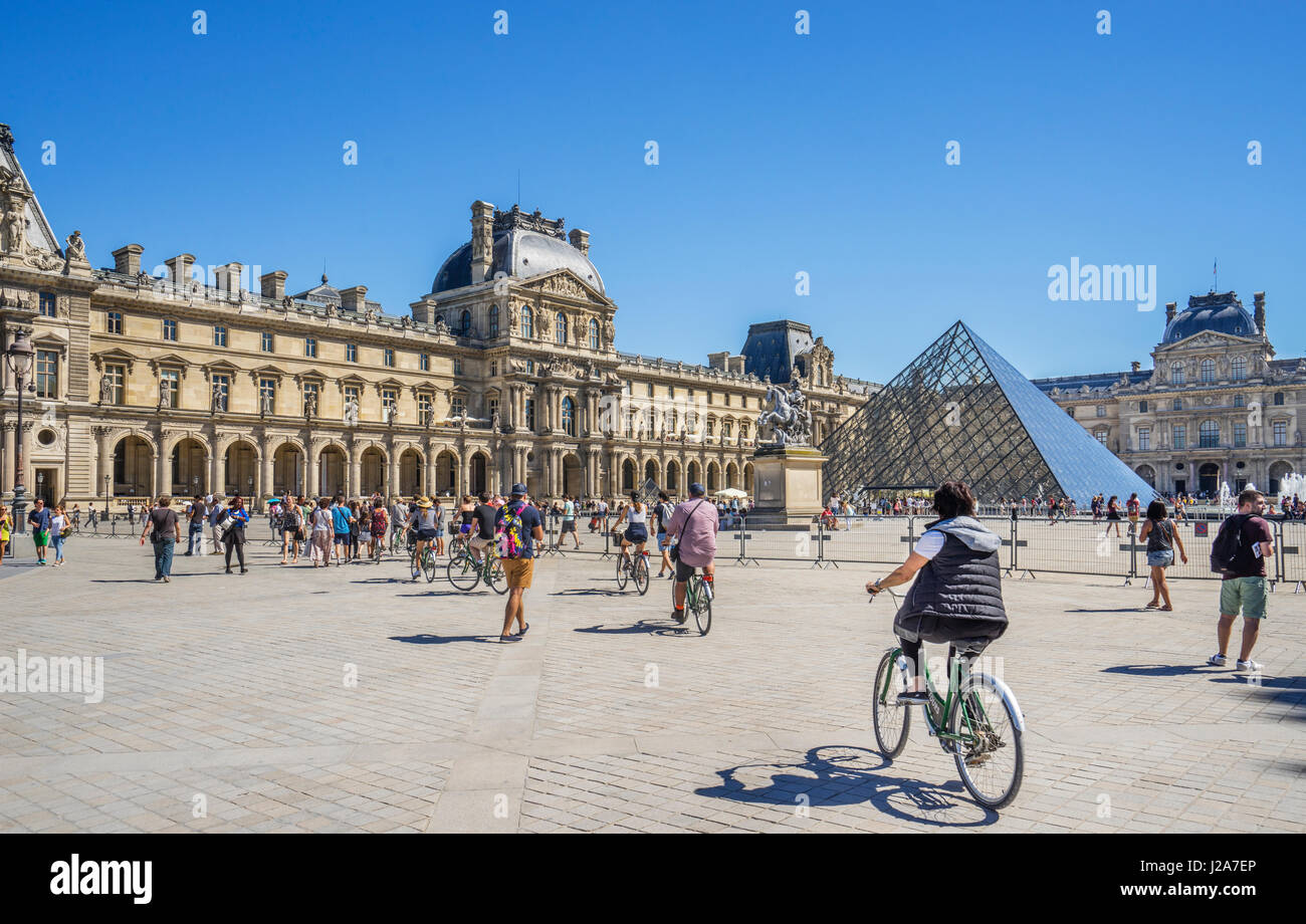 France, Paris, Louvre Palace, view of Napoleon Courtyard with the Louvre Pyramid Stock Photo