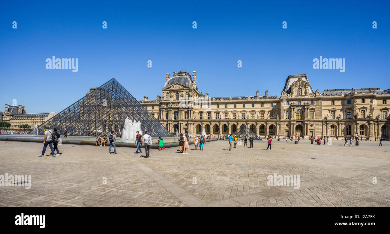France, Paris, Louvre Palace, view of Napoleon Courtyard with the Louvre Pyramid Stock Photo