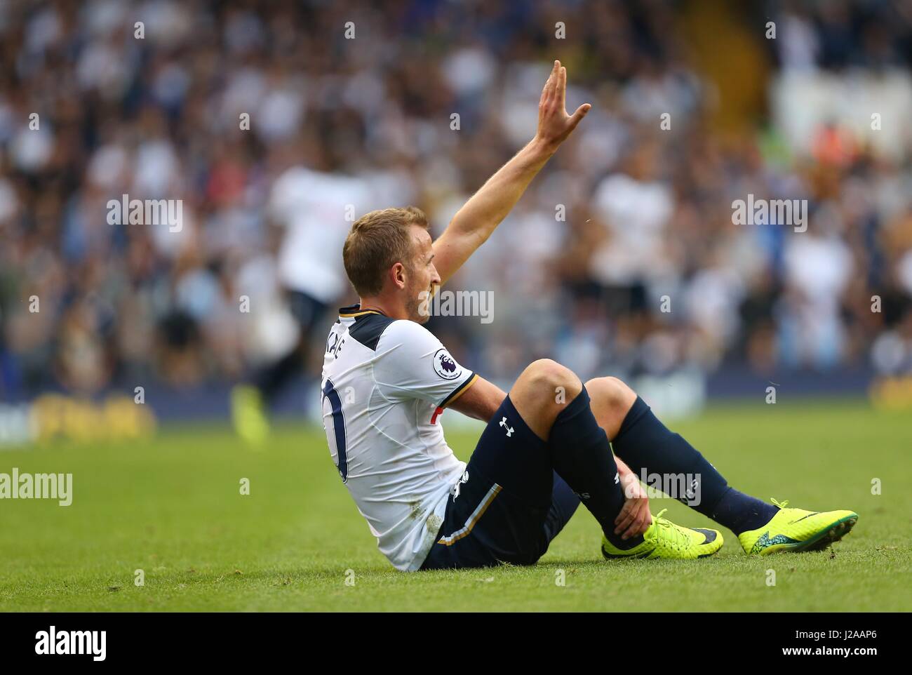 english-football-injury-harry-kane-hi-res-stock-photography-and-images
