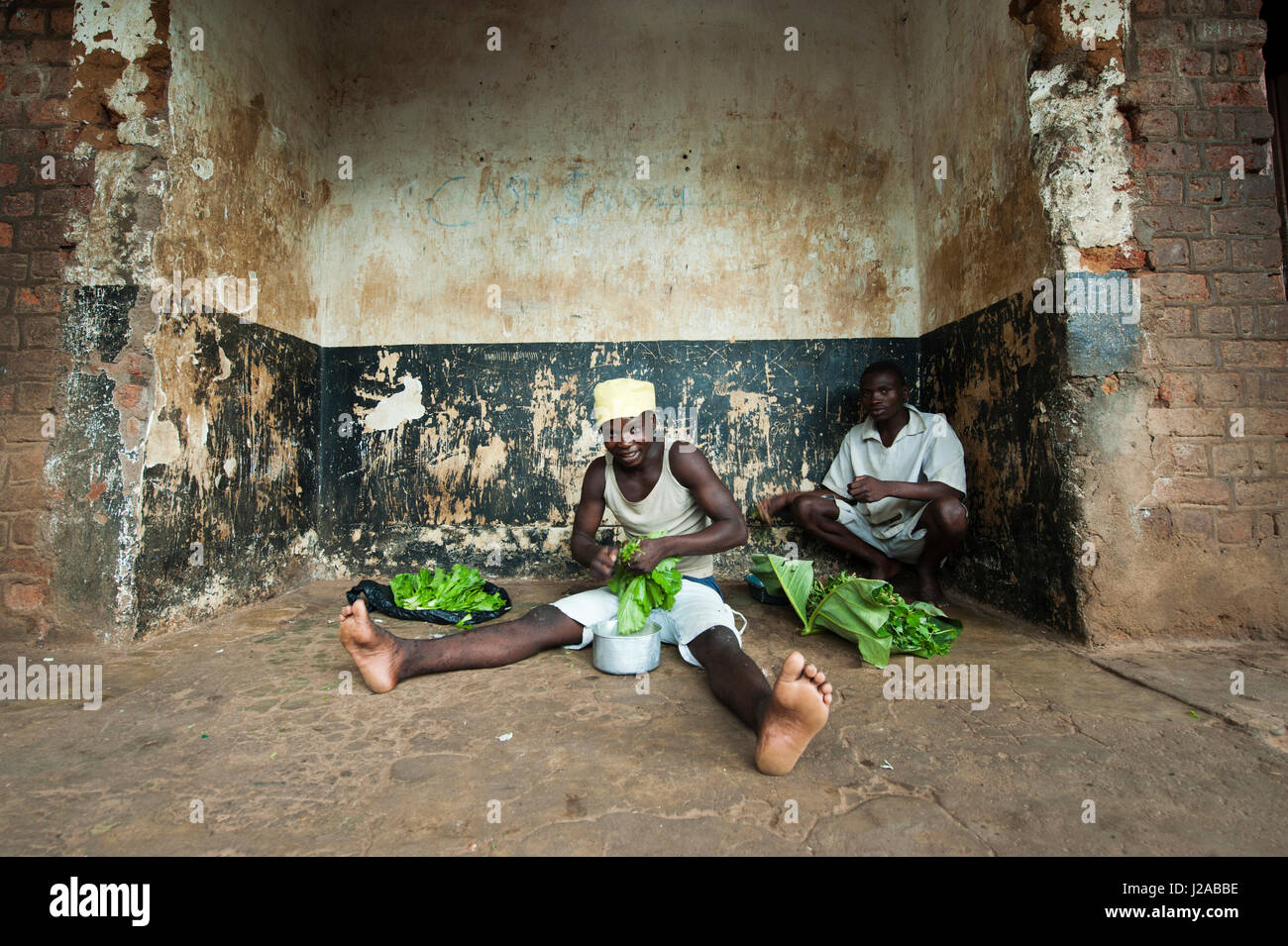 Malawi, Blantyre, Bvumbwe Young Offenders Rehabilitation Centre in Thyolo district where young offenders, convicted and remanded live. It was home to 267 as of mid-March 2012. Convicted preparing food. Stock Photo