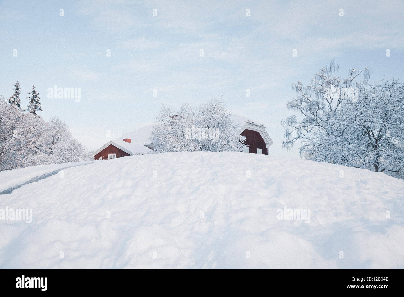 Houses view snowy mountain hi-res stock photography and images - Alamy