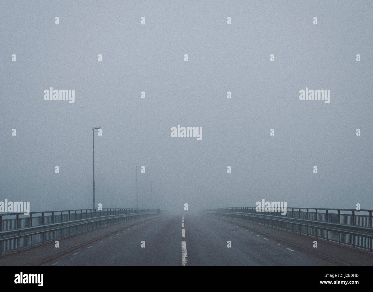 Bridge on foggy day hi-res stock photography and images - Alamy