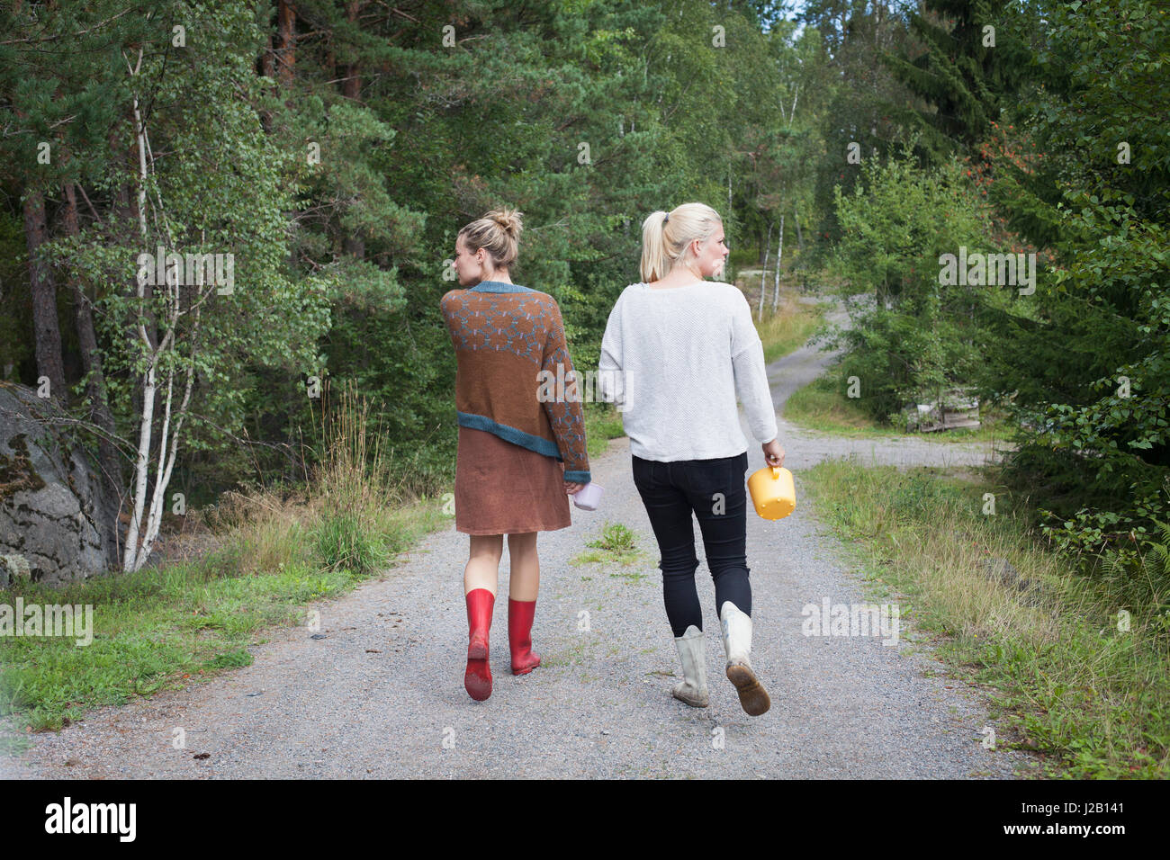 Women walking rear view hi-res stock photography and images - Alamy