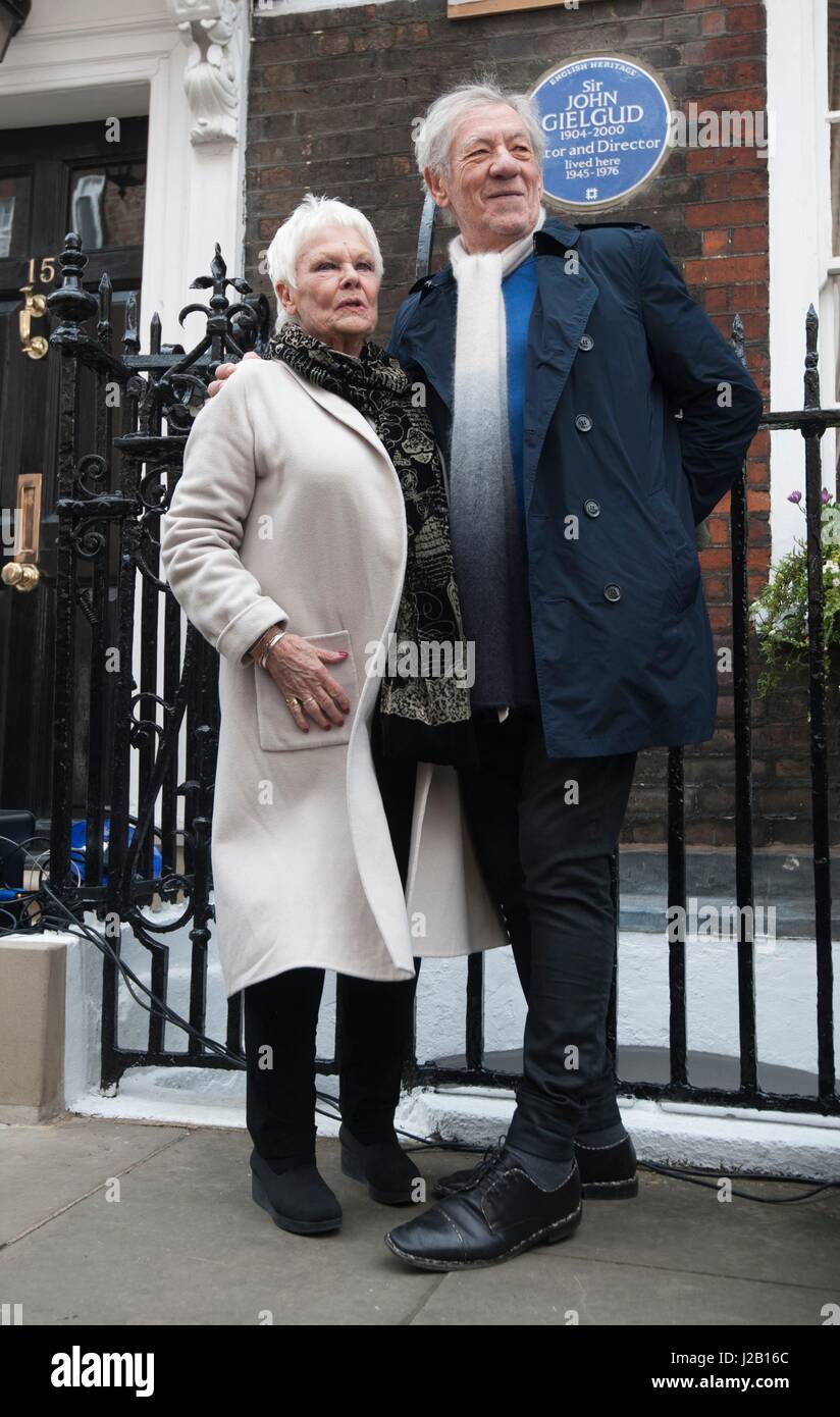 Dame Judi Dench and Sir Ian McKellen at the unveiling an English Heritage blue plaque to commemorate Sir John Gielgud at number 16 Cowley Street in Westminster, London, where he lived for 31 years. Stock Photo