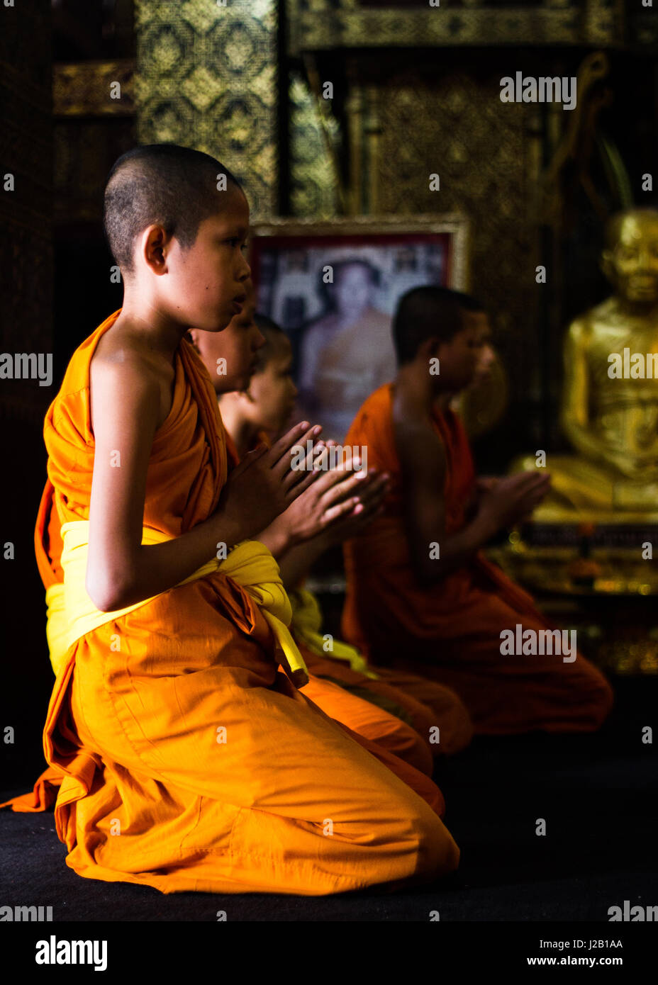 Cambodia statue monk hi-res stock photography and images - Alamy